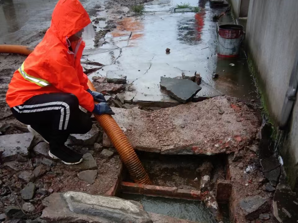 闵行专业清理污水池 炜誉市政以规范流程守护城市 “肠道”